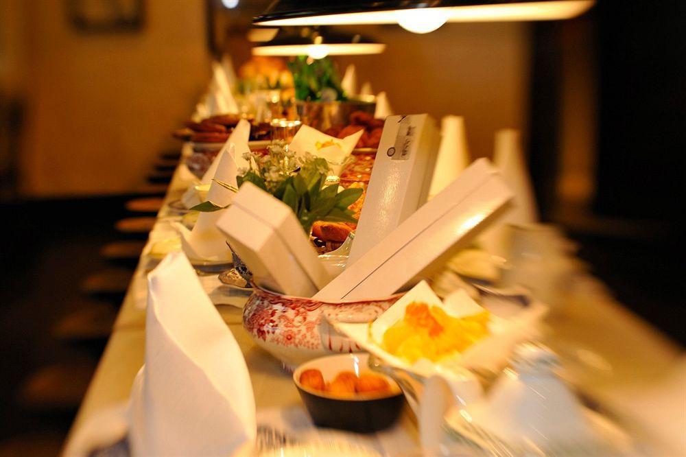 Landa Hotel Burgo Exterior foto A buffet at a hotel