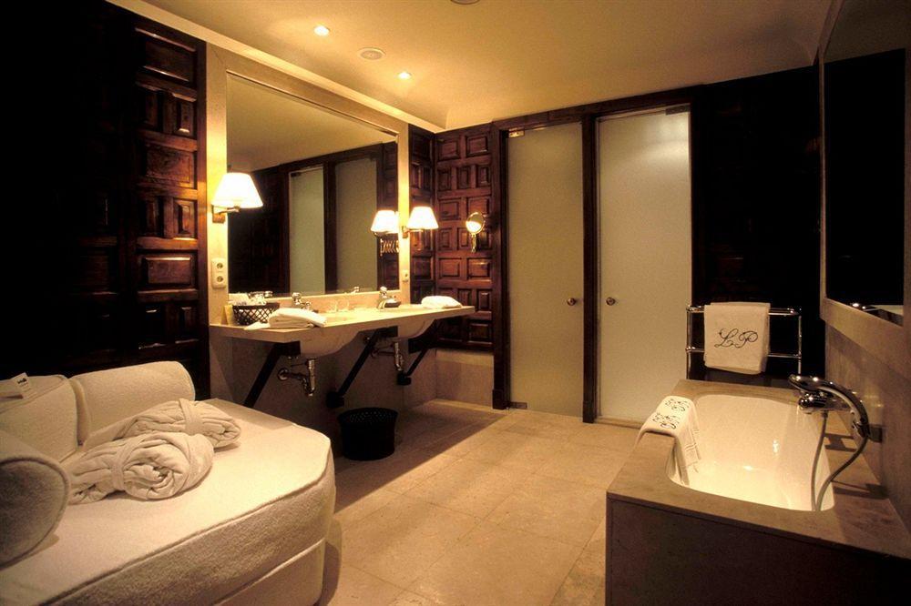 Landa Hotel Burgo Cameră foto A bathroom at the Mandarin Oriental, Bangkok