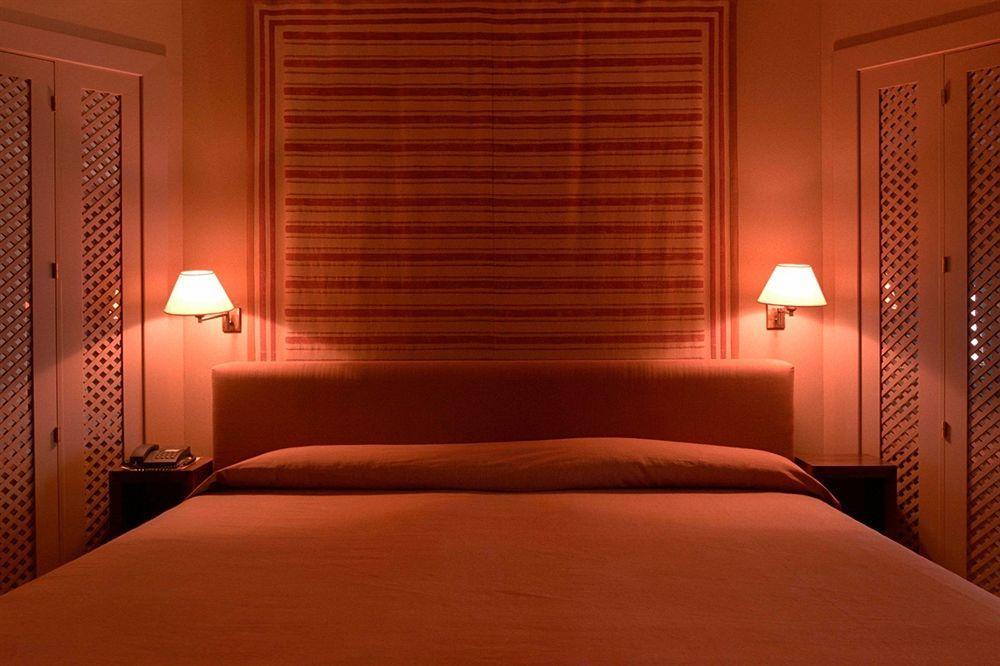Landa Hotel Burgo Exterior foto A bedroom at the Taj Mahal Palace