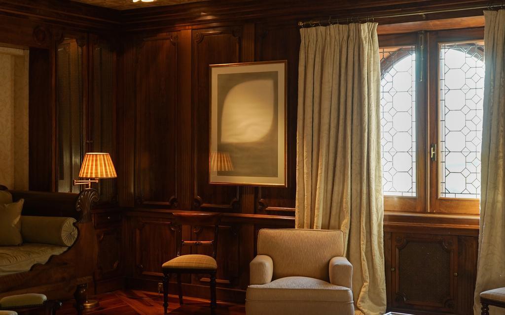 Landa Hotel Burgo Exterior foto Curtains in a living room