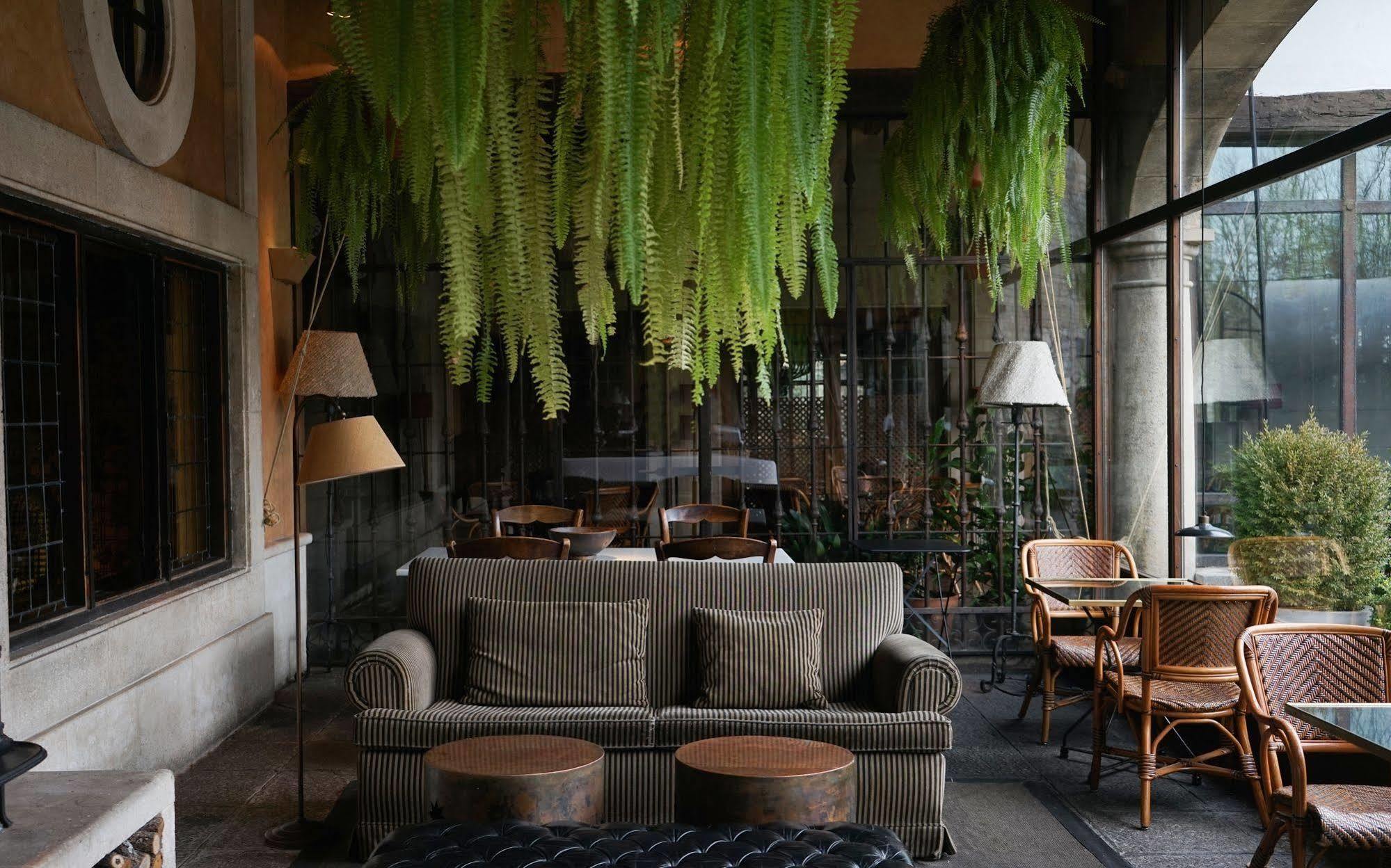Landa Hotel Burgo Exterior foto The interior of the hotel