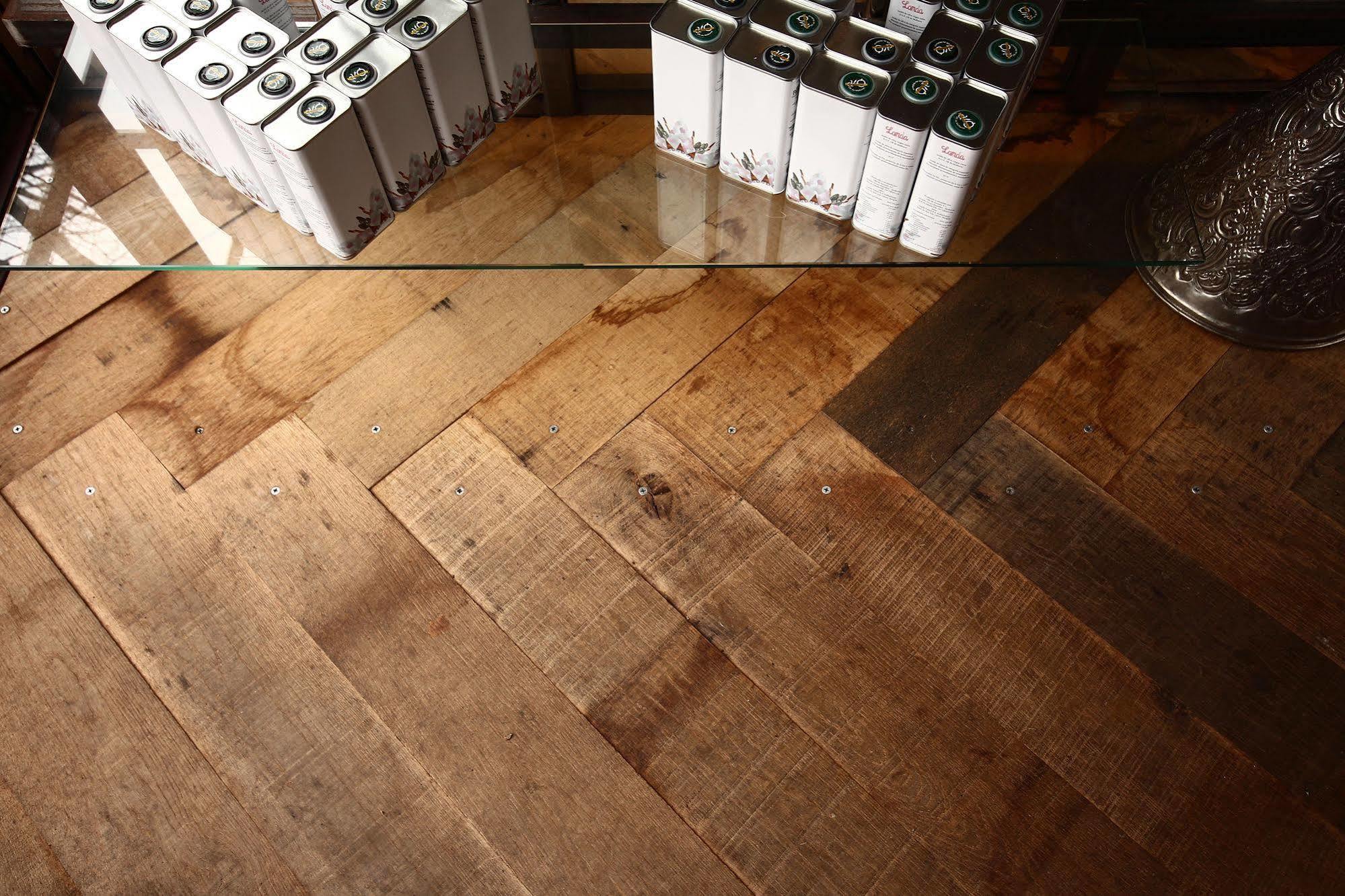 Landa Hotel Burgo Exterior foto A floor made of maple wood